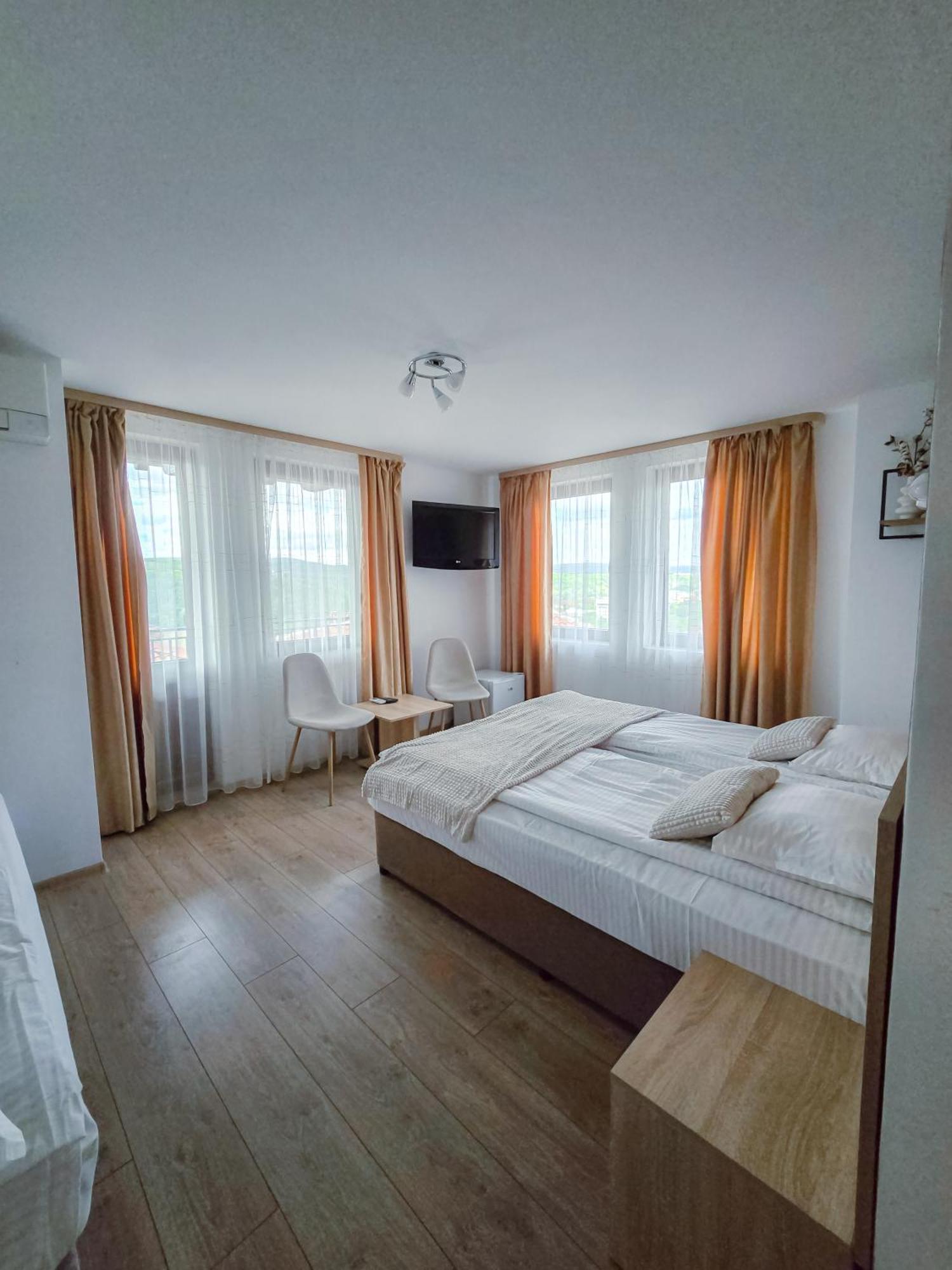 וליקו טורנובו Family Hotel "Slavianska Dusha" מראה חיצוני תמונה